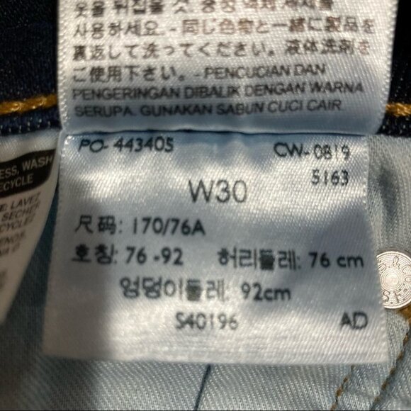 LEVI’S 511 Sz 30 Raw Hem Some Distressing Dark Wash Stretch Denim Shorts - Picture 7 of 7